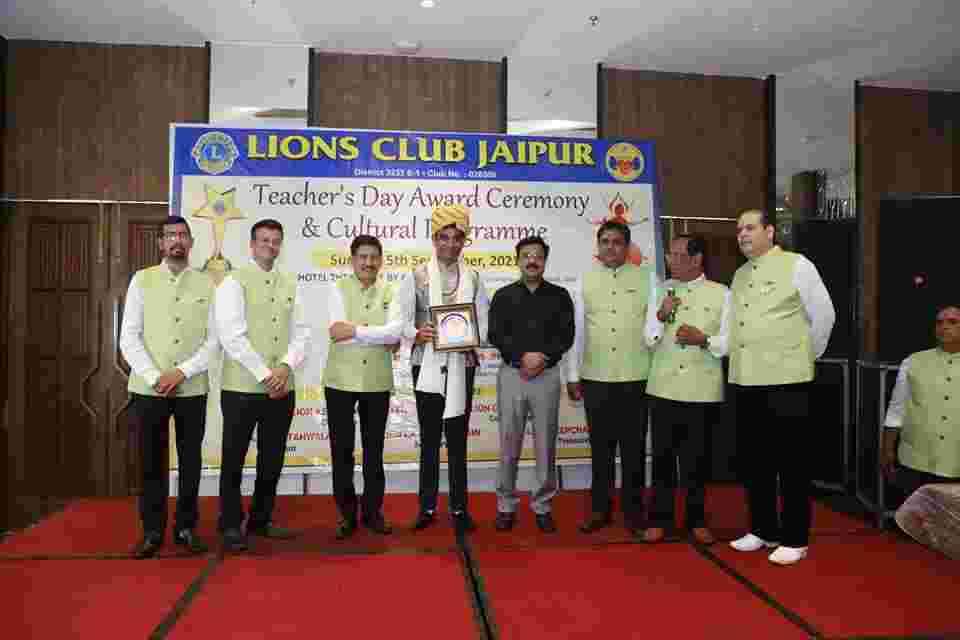 Saurabh Jain Best Teacher Award at Lions Club Jaipur